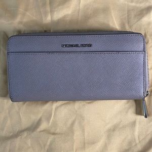 Michael Kors Savannah wallet